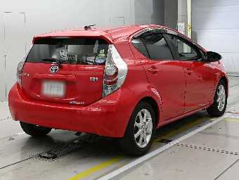 TOYOTA AQUA 2013 Image 2