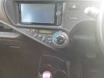 TOYOTA AQUA 2013 Image 12