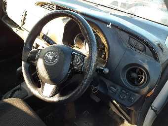 TOYOTA VITZ 2018 Image 9