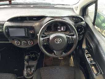 TOYOTA VITZ 2018 Image 7