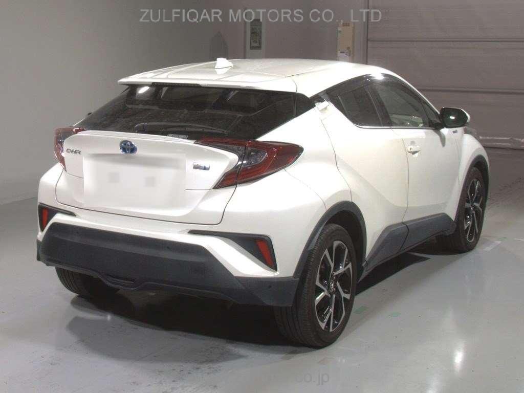 TOYOTA C-HR 2018 Image 2