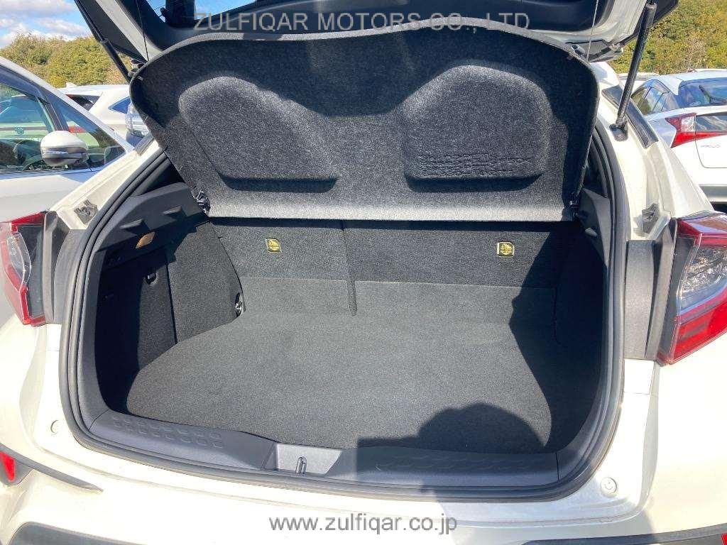 TOYOTA C-HR 2018 Image 8