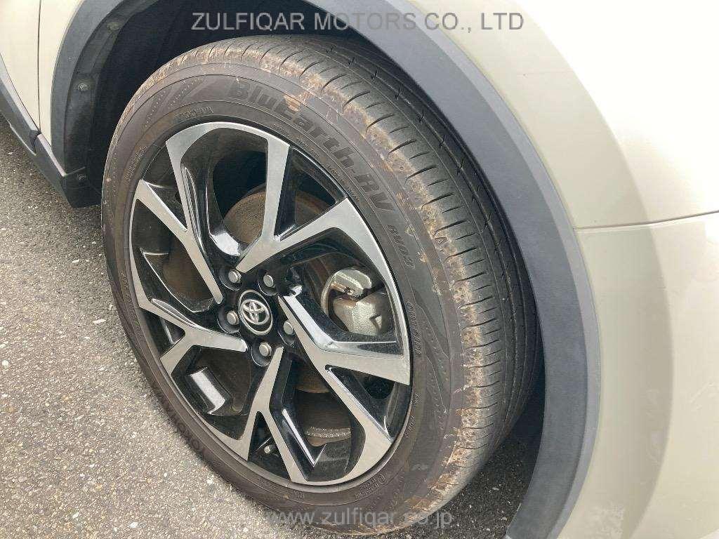 TOYOTA C-HR 2018 Image 9
