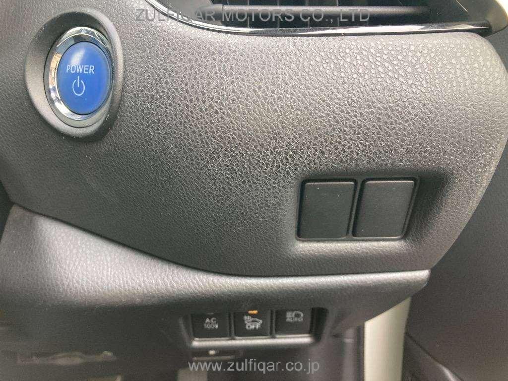 TOYOTA C-HR 2018 Image 10