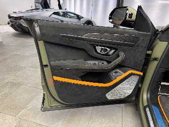 LAMBORGHINI URUS 2025 Image 12