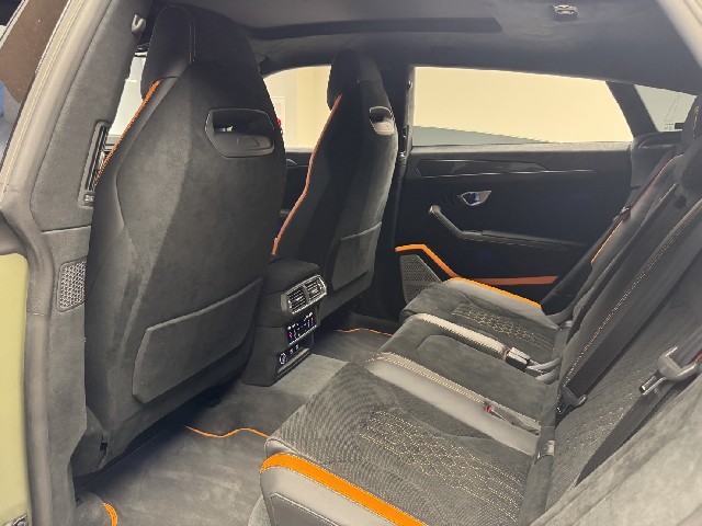 LAMBORGHINI URUS 2025 Image 21
