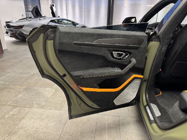 LAMBORGHINI URUS 2025 Image 22