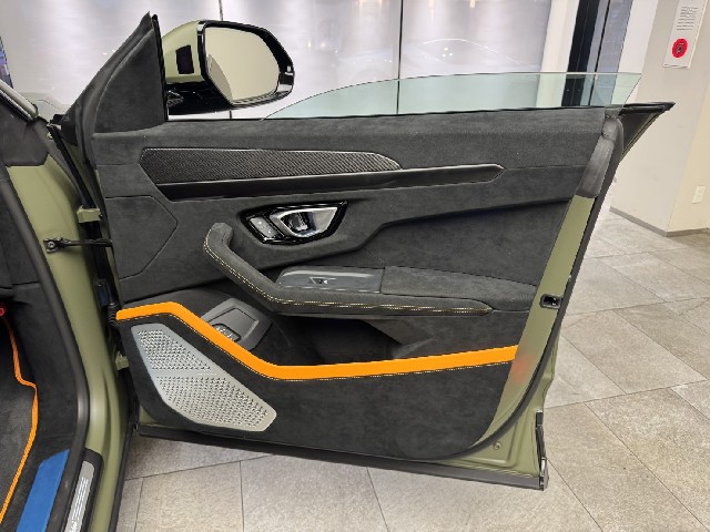 LAMBORGHINI URUS 2025 Image 30