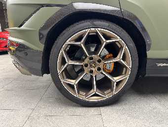 LAMBORGHINI URUS 2025 Image 43