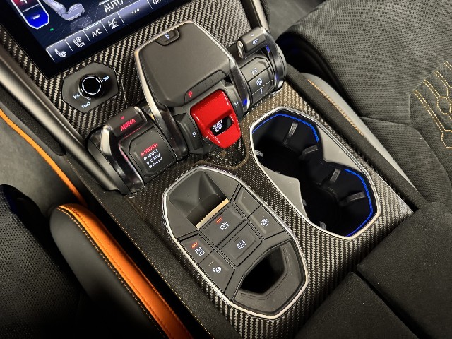 LAMBORGHINI URUS 2025 Image 58