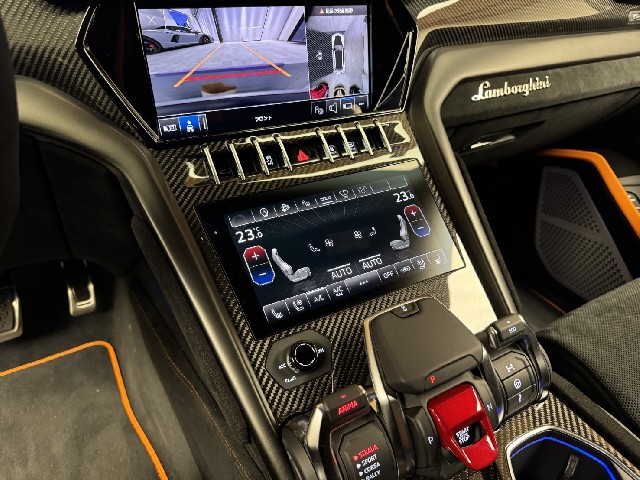 LAMBORGHINI URUS 2025 Image 59