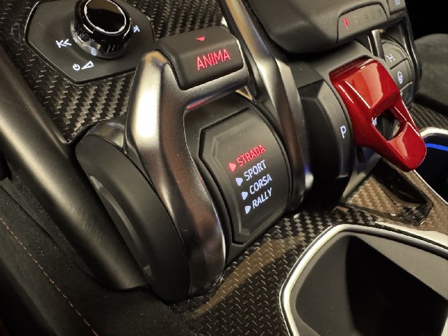 LAMBORGHINI URUS 2025 Image 64