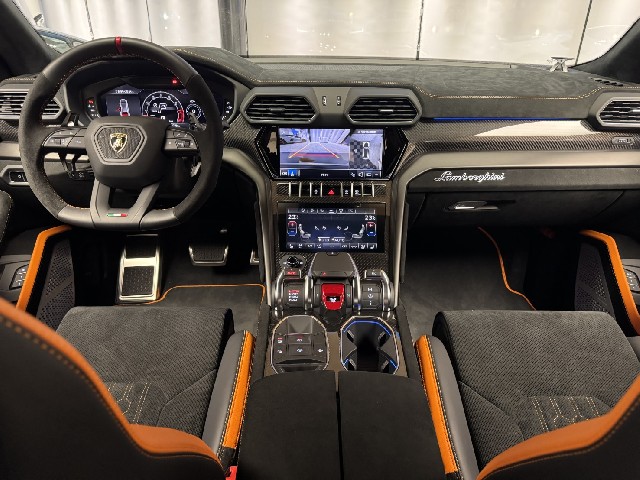 LAMBORGHINI URUS 2025 Image 68