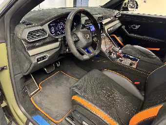 LAMBORGHINI URUS 2025 Image 9