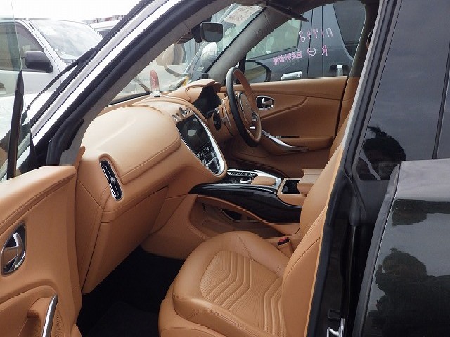 ASTON MARTIN DBX 2021 Image 58