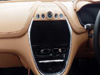 ASTON MARTIN DBX 2021 Image 7