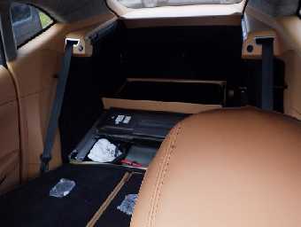 ASTON MARTIN DBX 2021 Image 8