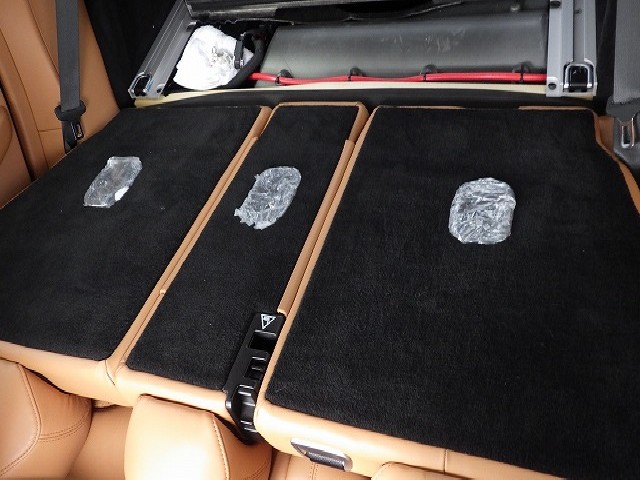 ASTON MARTIN DBX 2021 Image 63