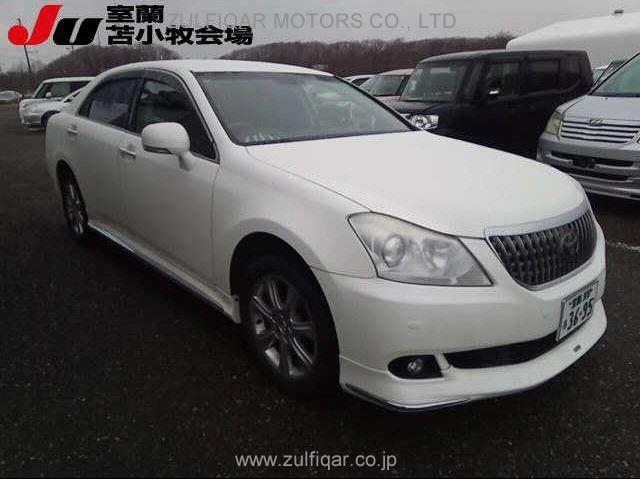 TOYOTA CROWN MAJESTA 2013 Image 4