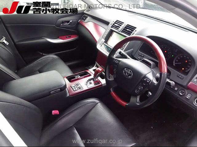 TOYOTA CROWN MAJESTA 2013 Image 7