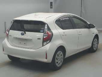 TOYOTA AQUA 2019 Image 2