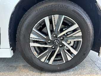 NISSAN SERENA 2023 Image 12