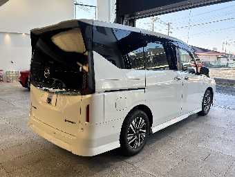 NISSAN SERENA 2023 Image 5