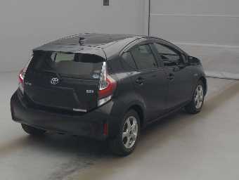 TOYOTA AQUA 2019 Image 2
