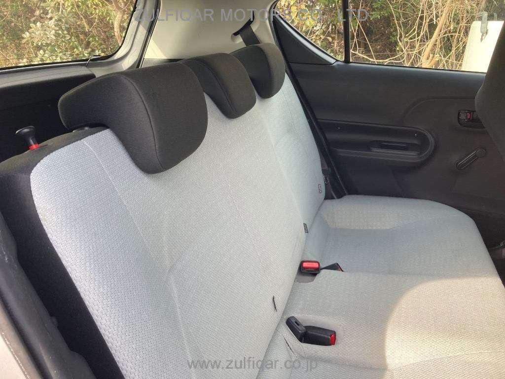 TOYOTA AQUA 2019 Image 7