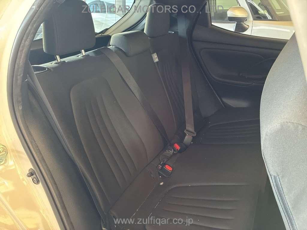 TOYOTA YARIS 2021 Image 8