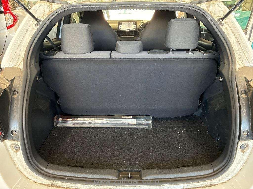 TOYOTA YARIS 2021 Image 9