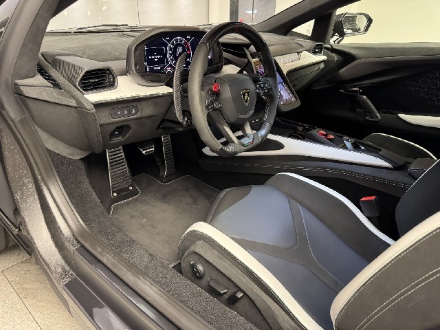 LAMBORGHINI REVUELTO 2024 Image 40