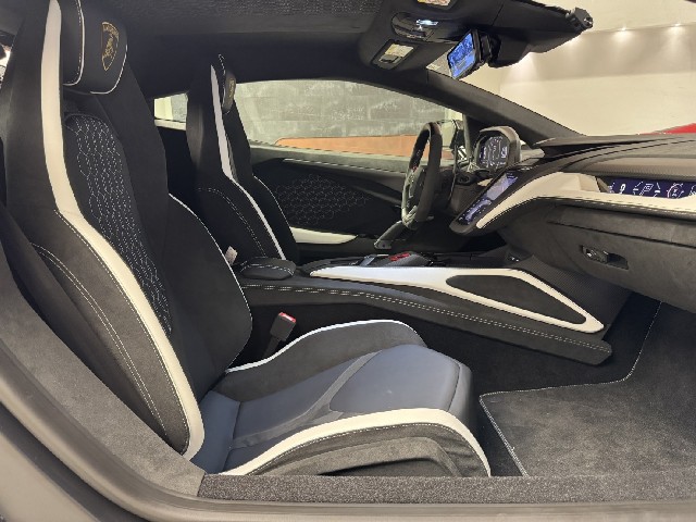 LAMBORGHINI REVUELTO 2024 Image 45
