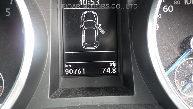 VOLKSWAGEN GOLF 2011 Image 8