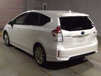 TOYOTA PRIUS ALPHA 2015 Image 4