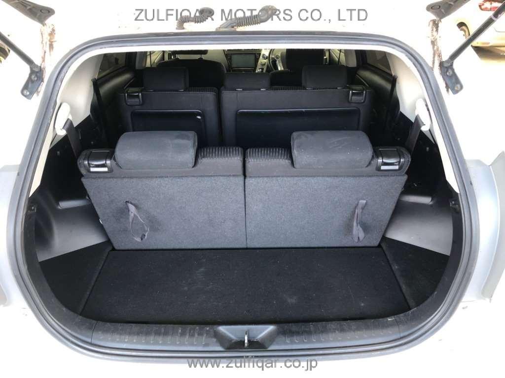 TOYOTA PRIUS ALPHA 2015 Image 8