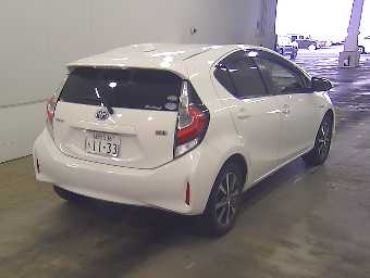 TOYOTA AQUA 2018 Image 2