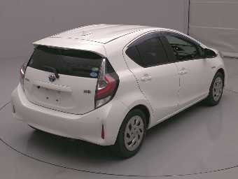 TOYOTA AQUA 2019 Image 2