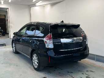 TOYOTA PRIUS ALPHA 2015 Image 2