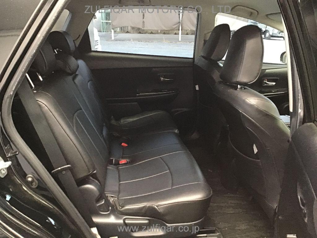 TOYOTA PRIUS ALPHA 2015 Image 6