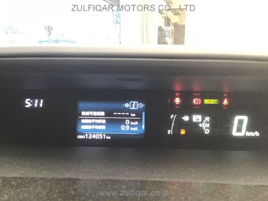 TOYOTA PRIUS ALPHA 2015 Image 8