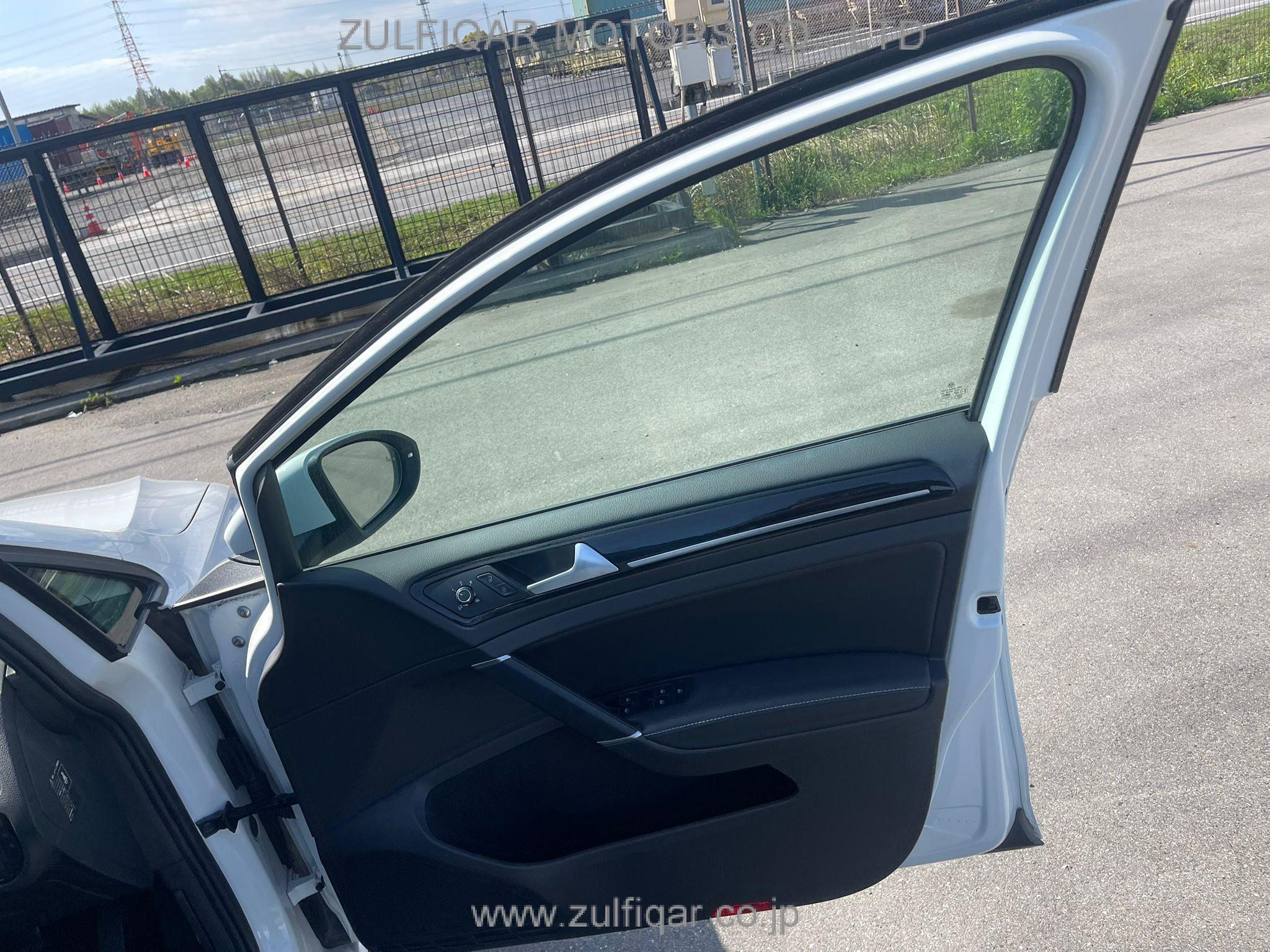 PORSCHE CAYENNE 2015 Image 11