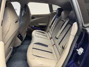 ASTON MARTIN DBX 2023 Image 14