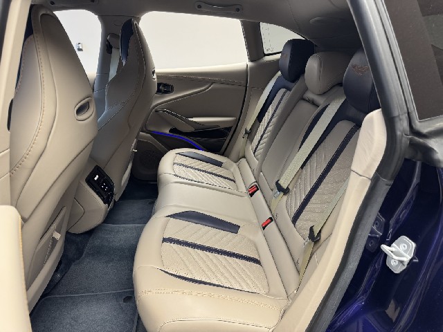 ASTON MARTIN DBX 2023 Image 20