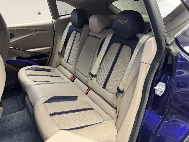 ASTON MARTIN DBX 2023 Image 21
