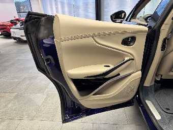 ASTON MARTIN DBX 2023 Image 16