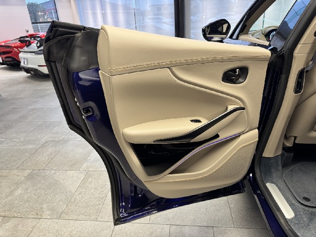 ASTON MARTIN DBX 2023 Image 22