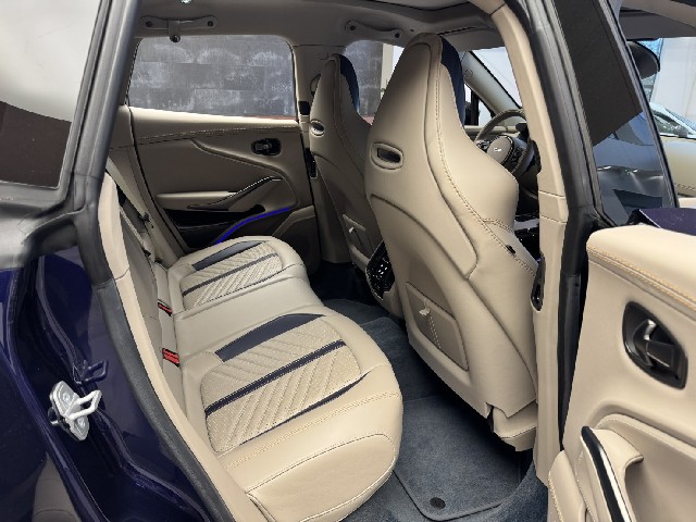 ASTON MARTIN DBX 2023 Image 23