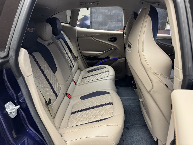 ASTON MARTIN DBX 2023 Image 24