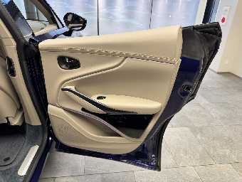 ASTON MARTIN DBX 2023 Image 20